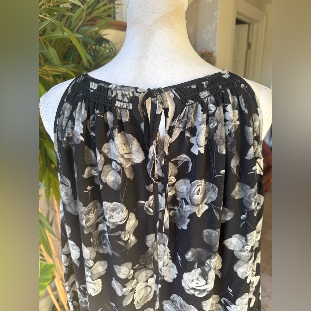 Max studio medium cold shoulder, long sleeve, ladies, blouse, excellent cond M - Picture 10 of 13